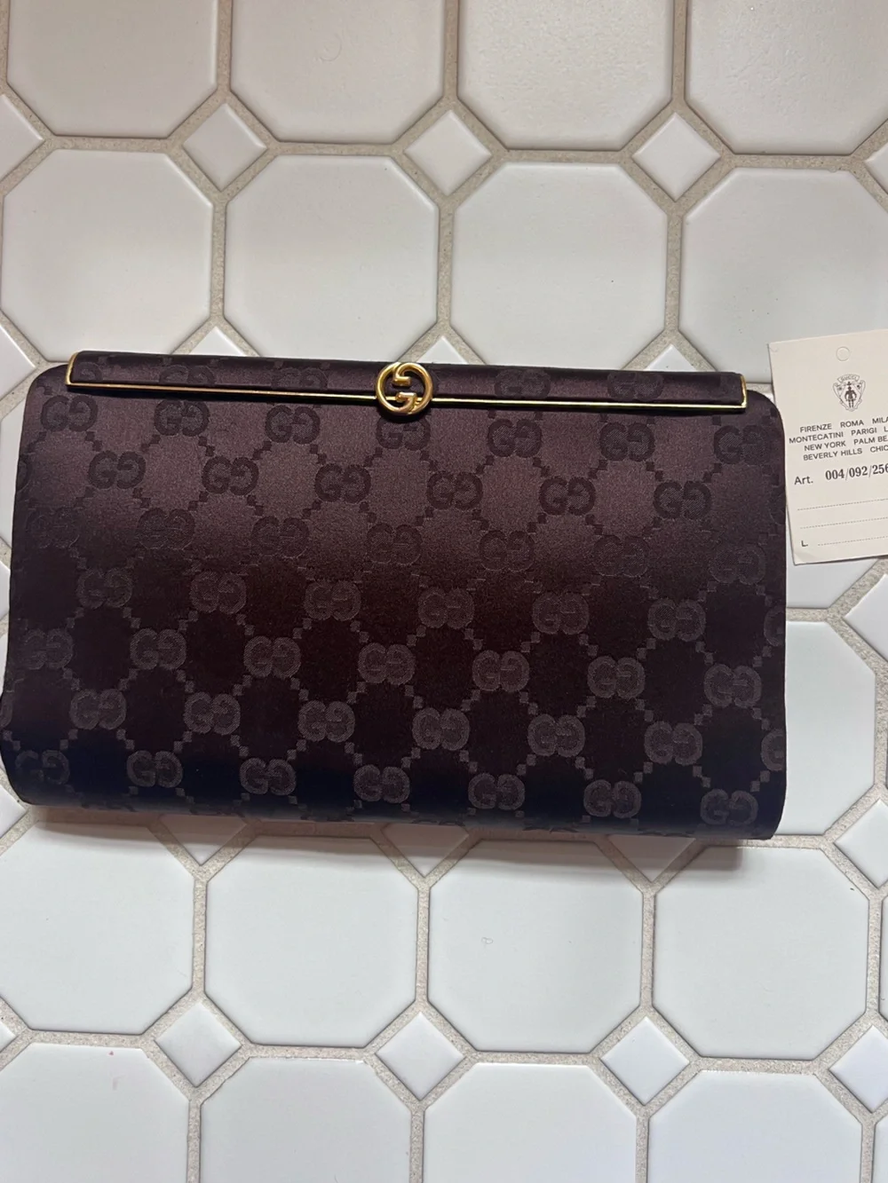 RARE vintage 1960s Gucci brown satin clutch 🤎